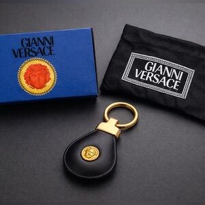 Gianni Versace Medusa Leather Keychain Black Gold Tone Vintage NWB Box Dust Bag